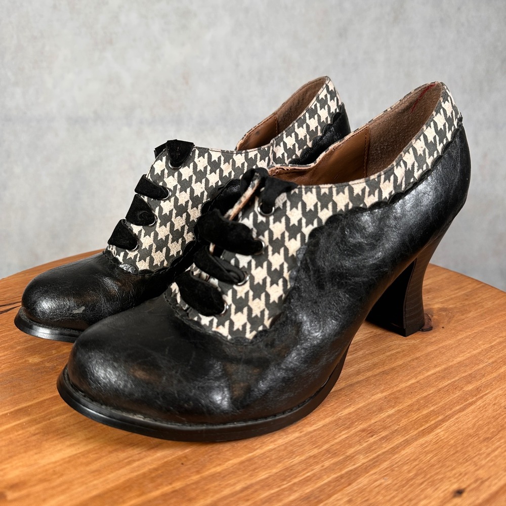 Charming Charlie Chelsia Heels Women 9 Black Good Houndstooth Lace Up Pumps